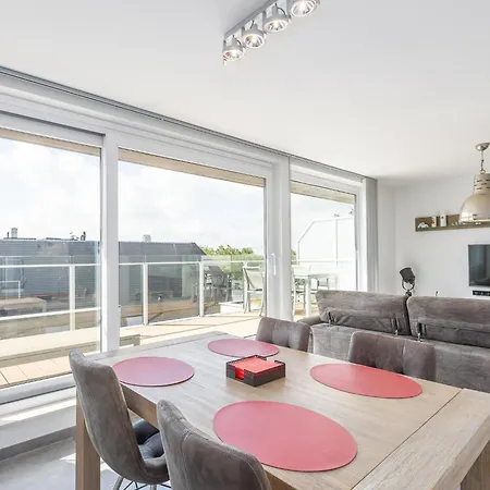 Emily - 0401 + Park. * Middelkerke