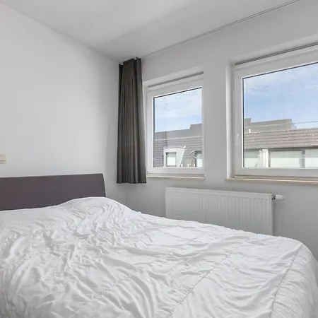 Emily - 0401 + Park. * Middelkerke